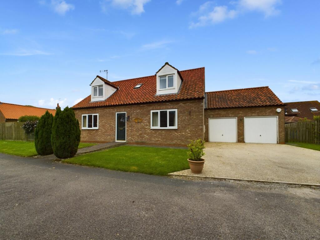 3 bedroom detached house for sale in South Grove, Kilham, Driffield, East Riding of Yorkshire, YO25