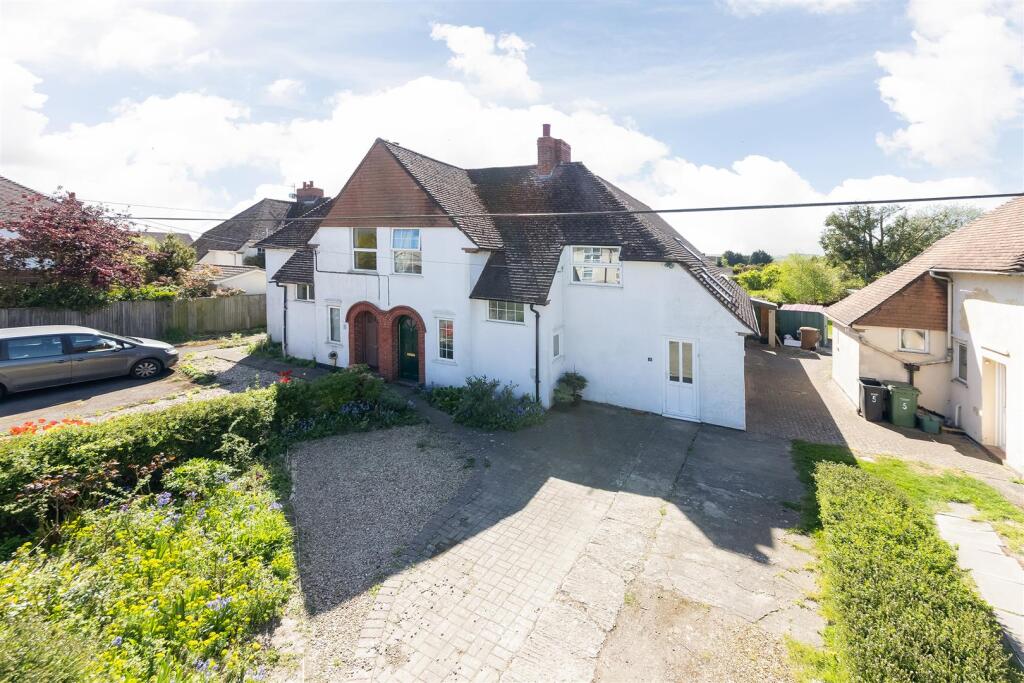 Main image of property: The Crescent, East Hagbourne