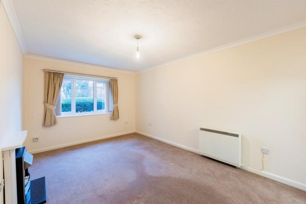 Additional property image - Oakland Court, Fitzalan Road, Littlehampton, BN17