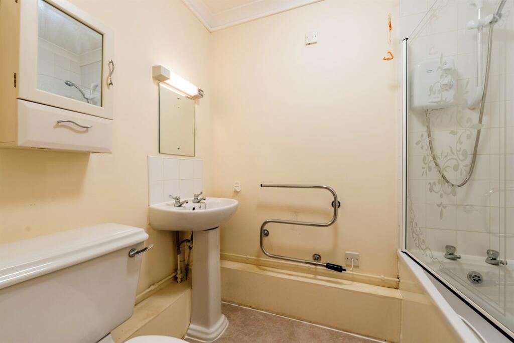 Additional property image - Oakland Court, Fitzalan Road, Littlehampton, BN17
