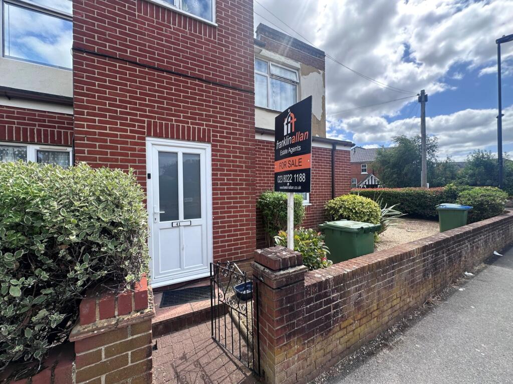 Main image of property: Twyford Avenue, Upper Shirley, Southampton, SO15 5NZ