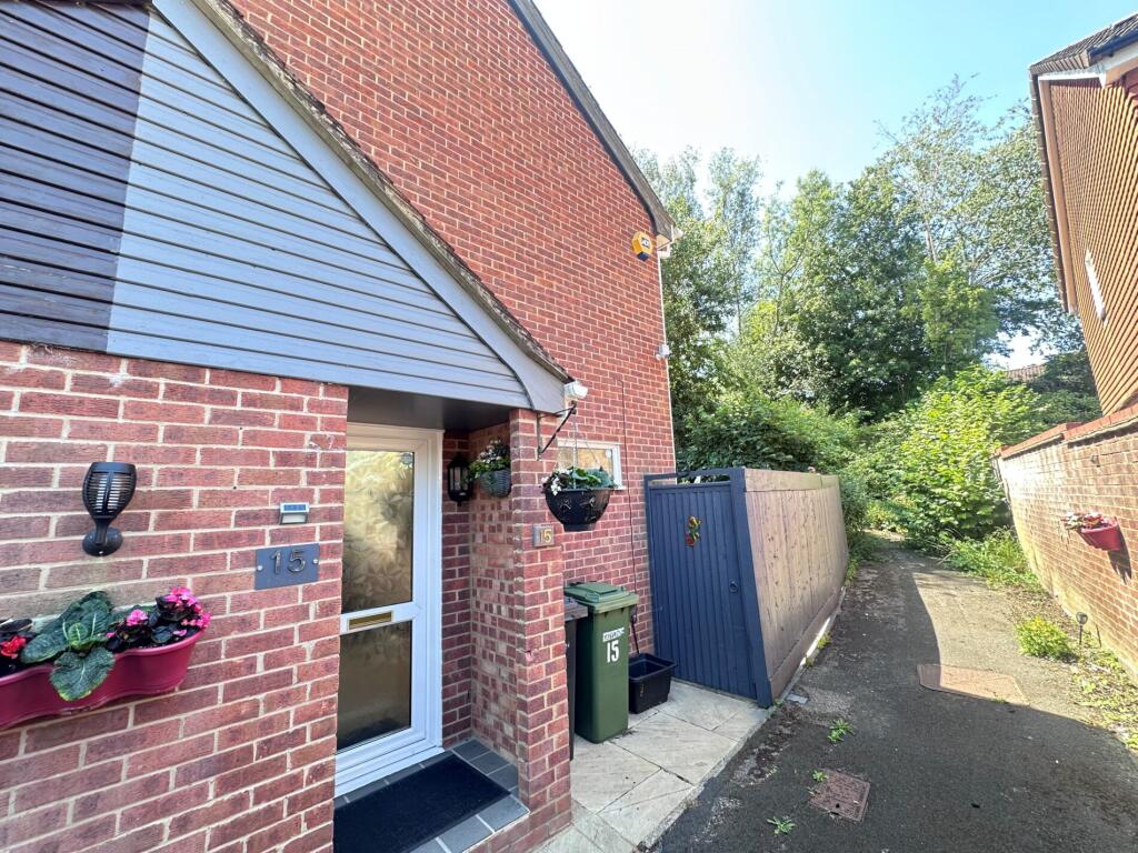 Main image of property: 15 Waldon Gardens, West End, Hampshire, SO18 3QL
