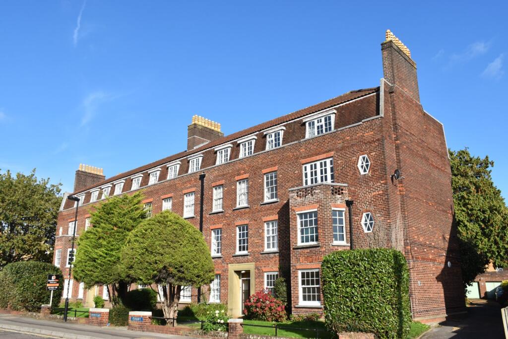 Main image of property: Henstead Court, 37 Devonshire Road, Bedford Place, Southampton, SO15 2GJ