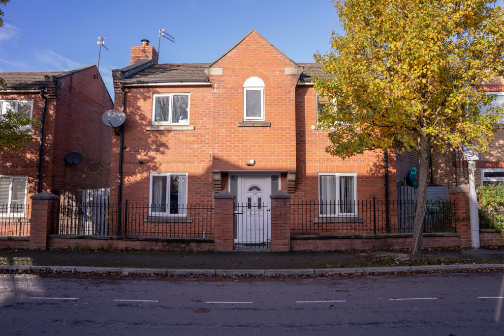 3 bedroom detached house