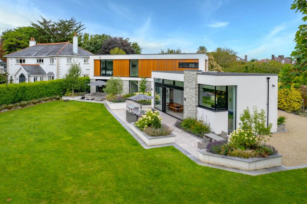 5 bedroom Detached home in Douglas, Cork