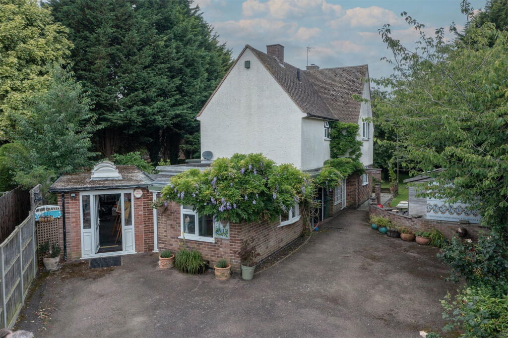 Main image of property: Hall Close, Kibworth Harcourt, Leicester, LE8 0ND