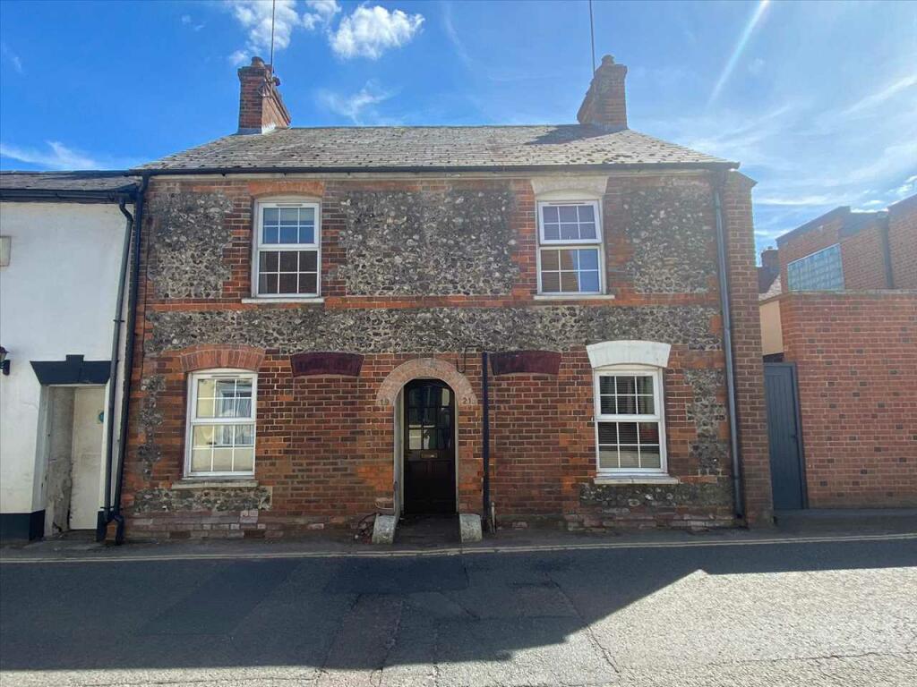 Main image of property: A two bedroom house in central Whitchurch