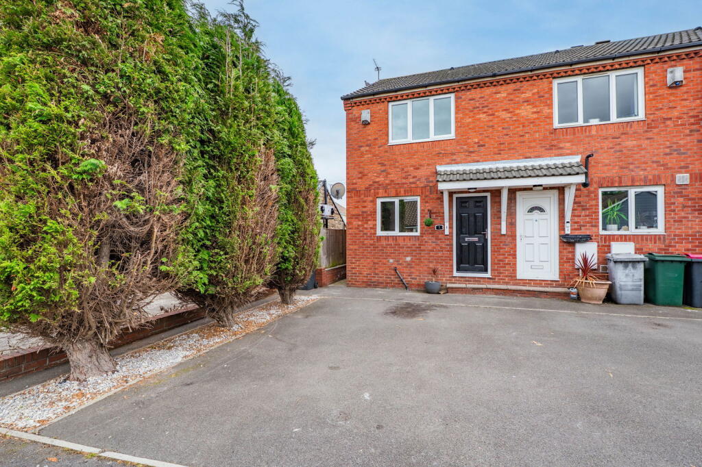 Main image of property: Low Riddings, Sunnyside, Rotherham, S66 3WQ