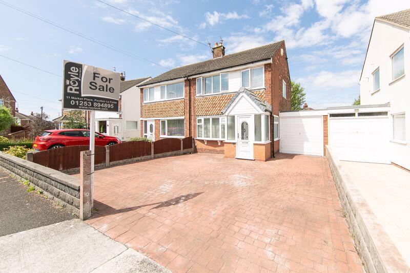 Main image of property: No. 40, Dodgeons Close, Poulton-le-Fylde, Lancs FY6 7DX
