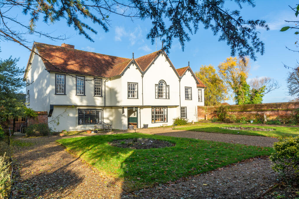 5 bedroom detached house for sale in Church Street, Bocking, Essex, CM7