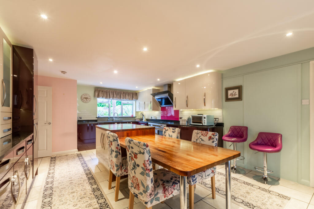 Additional property image - Broadoaks Crescent, Braintree, Essex, CM7