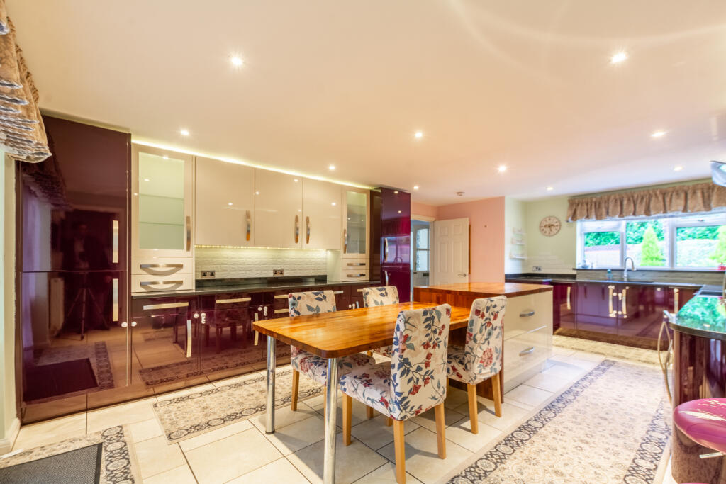 Additional property image - Broadoaks Crescent, Braintree, Essex, CM7