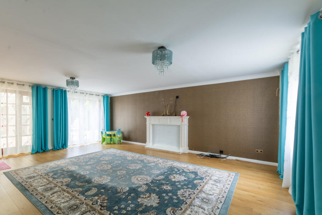 Additional property image - Broadoaks Crescent, Braintree, Essex, CM7