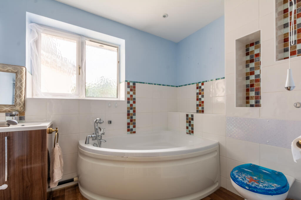 Additional property image - Broadoaks Crescent, Braintree, Essex, CM7