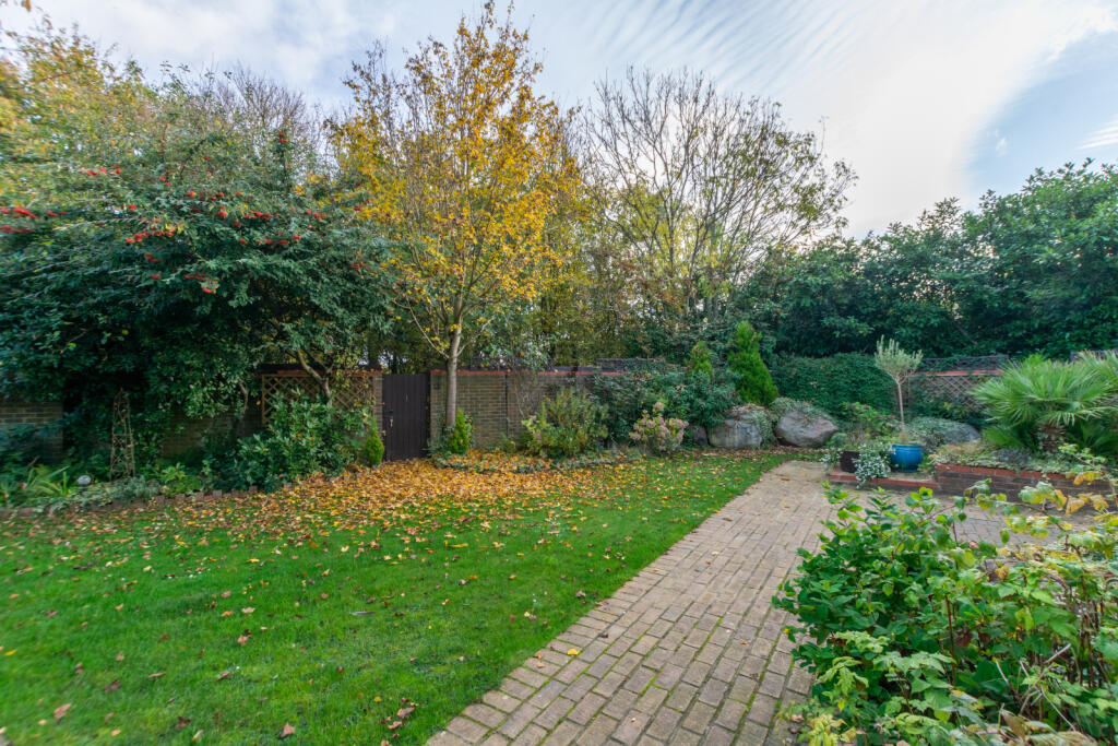 Additional property image - Broadoaks Crescent, Braintree, Essex, CM7