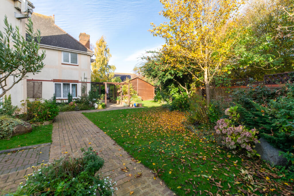 Additional property image - Broadoaks Crescent, Braintree, Essex, CM7