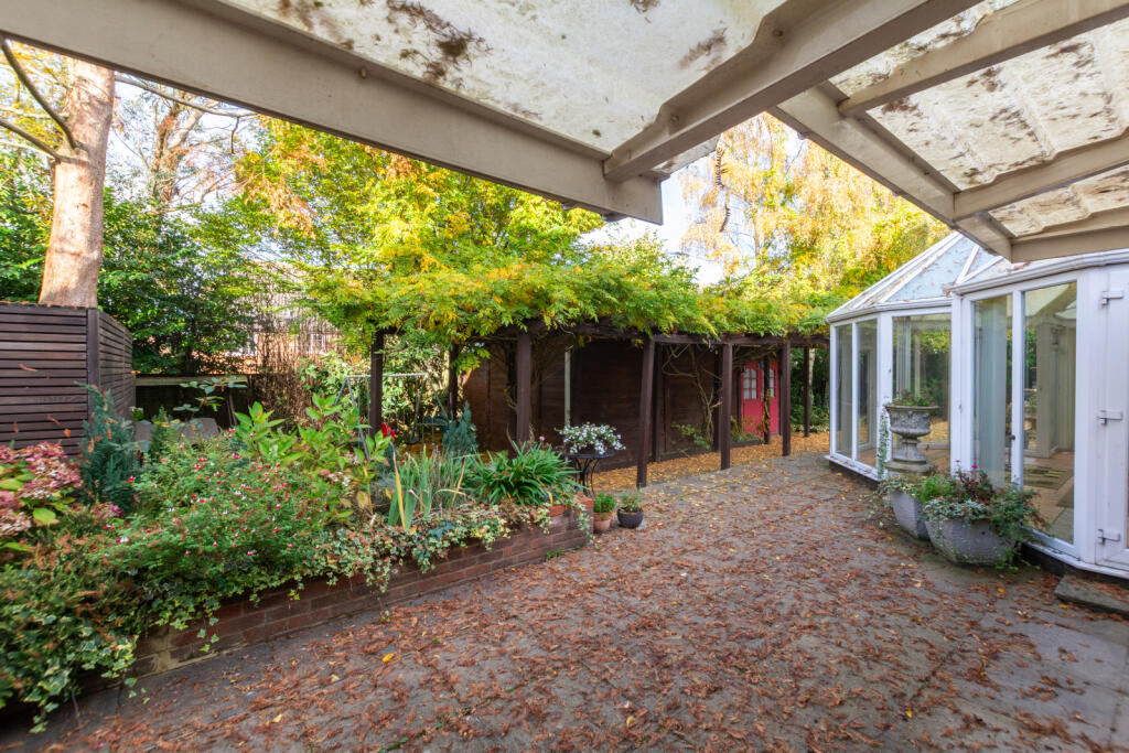 Additional property image - Broadoaks Crescent, Braintree, Essex, CM7
