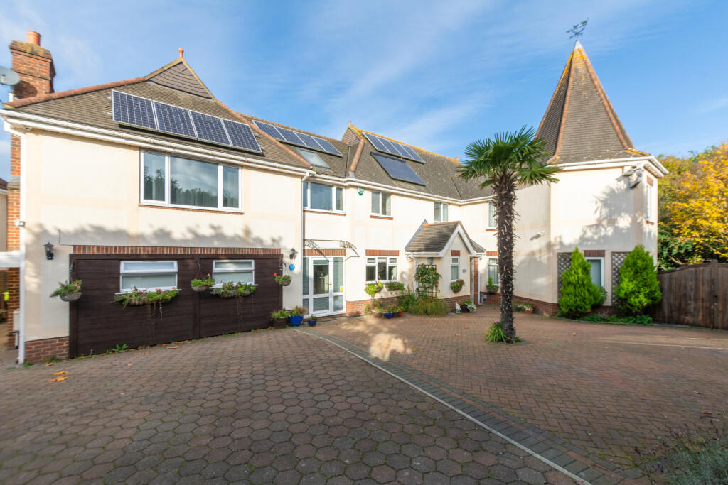 Additional property image - Broadoaks Crescent, Braintree, Essex, CM7