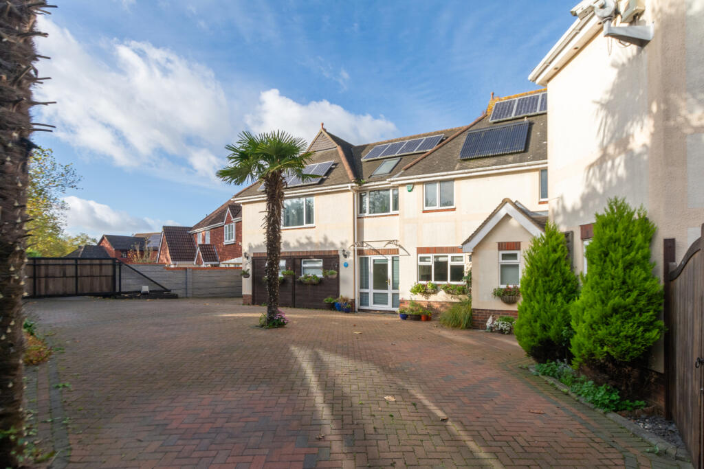 Additional property image - Broadoaks Crescent, Braintree, Essex, CM7