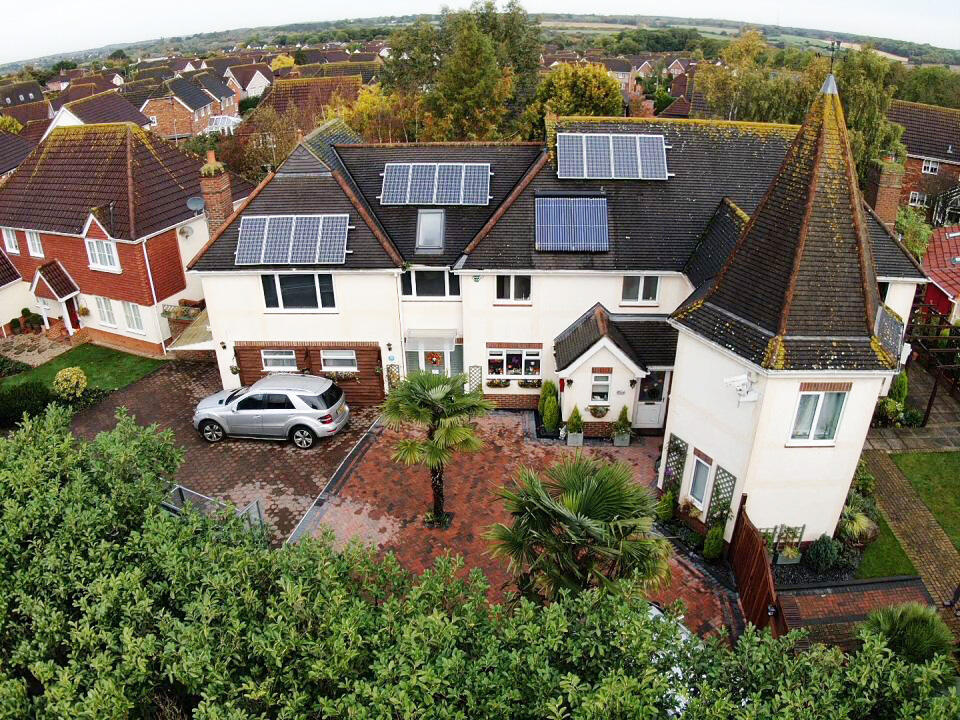 Additional property image - Broadoaks Crescent, Braintree, Essex, CM7