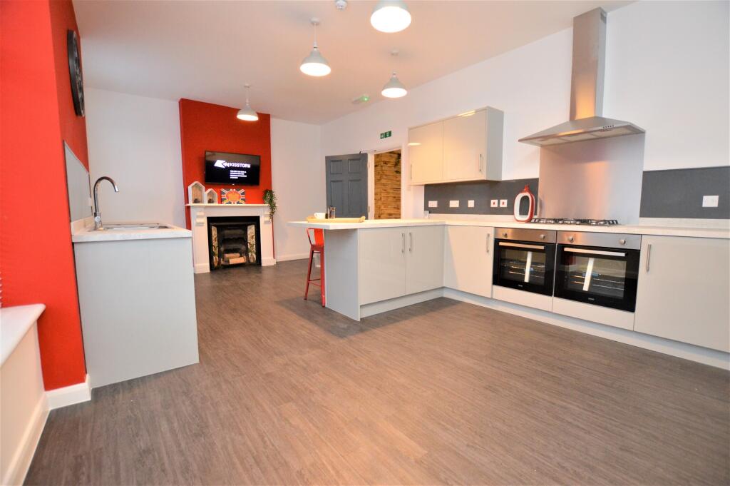 Main image of property: Flat 98-100 High Street, Gillingham, Kent