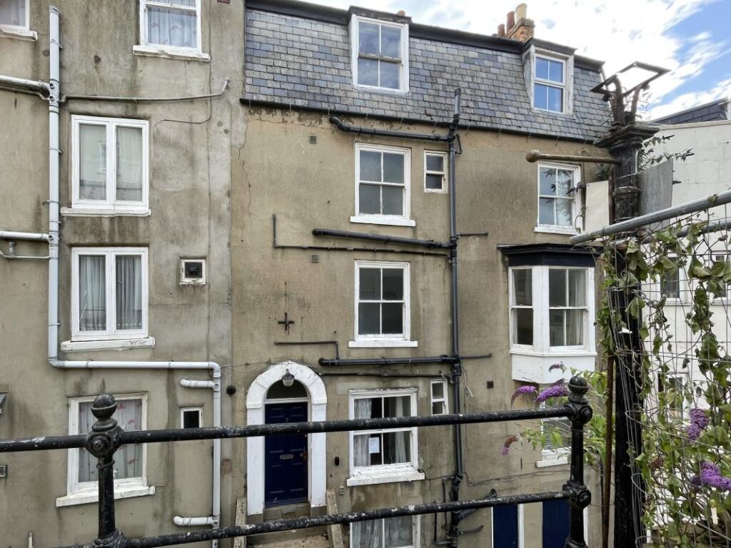Main image of property: 7 Blands Cliff, Scarborough, North Yorkshire, YO11 1NR