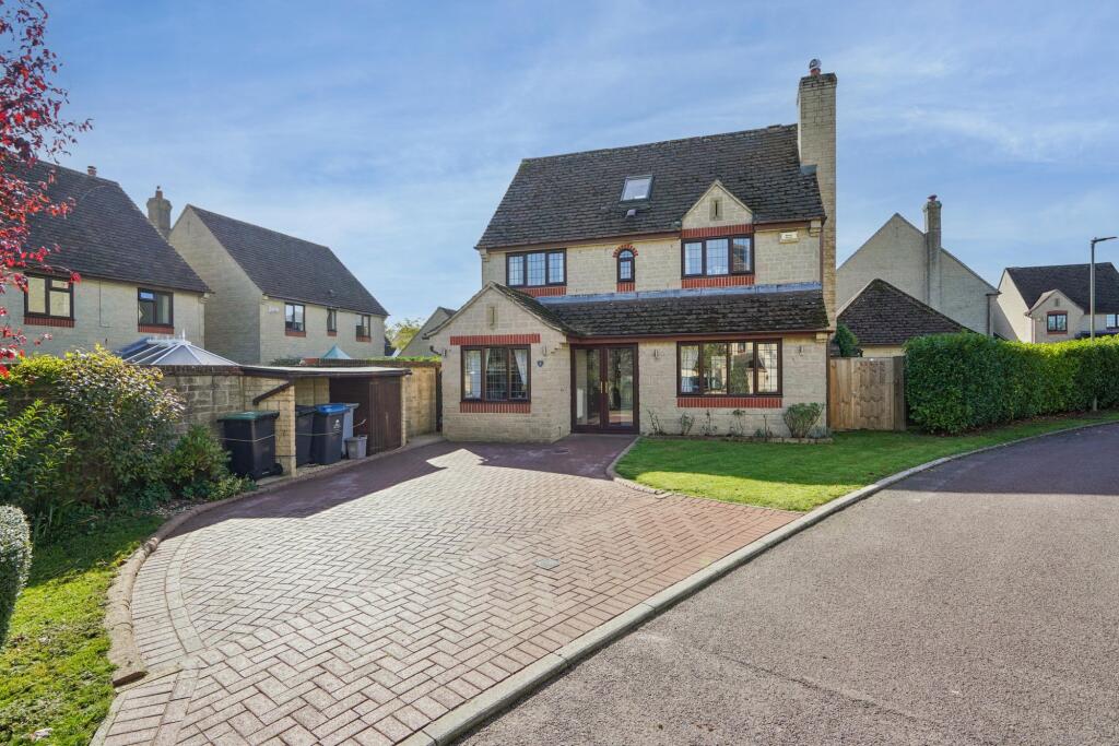 Main image of property: Tetbury Drive, Witney, OX28