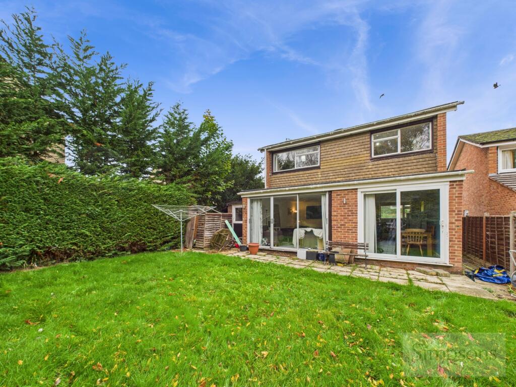 Main image of property: Elm Close, Witney, OX28