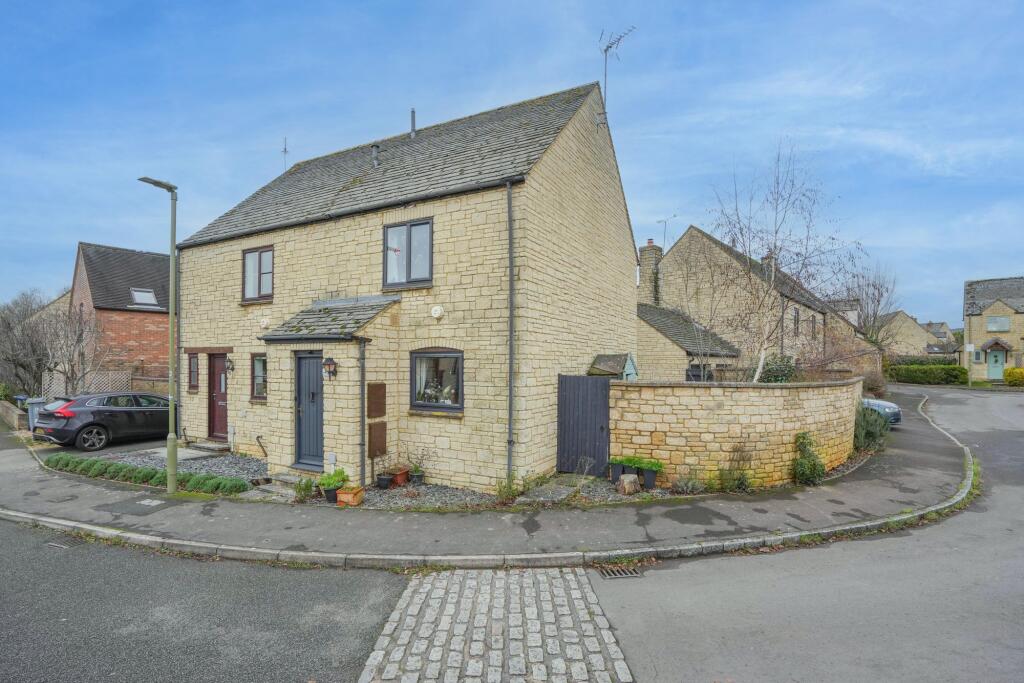 Main image of property: Idbury Close, Witney, OX28