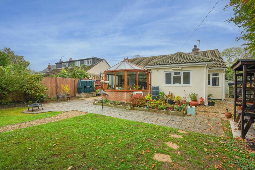 Main image of property: Abingdon Road, Standlake, OX29