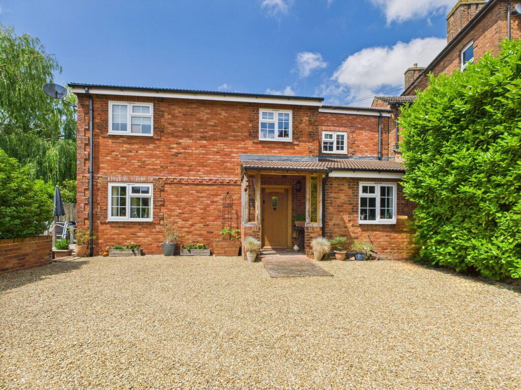 Main image of property: Stable Mews, Brighton Road, Horsham, West Sussex.