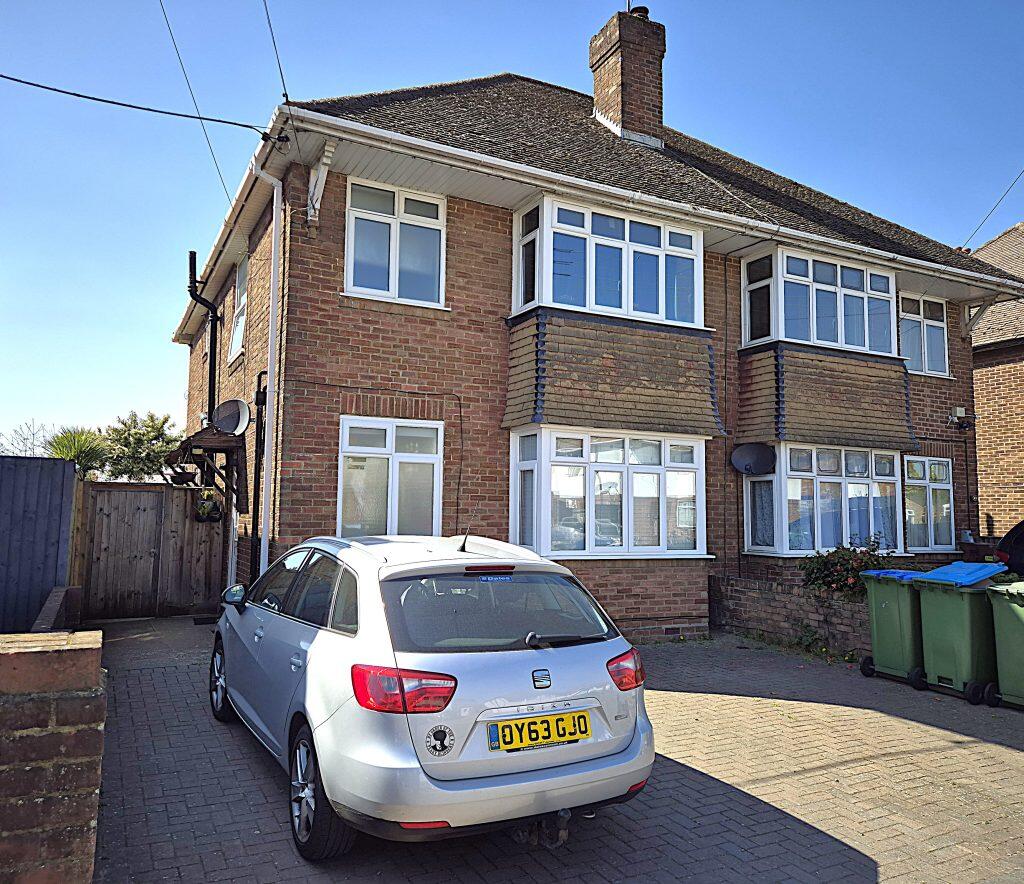 Main image of property: 47b Brookwood Road, Southampton, SO16 9AH