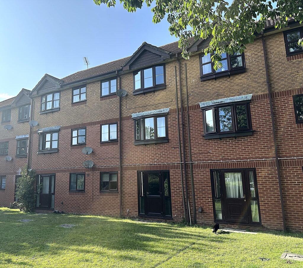 Main image of property: 132 Brunel Road, Redbridge, Southampton, SO15 0LR