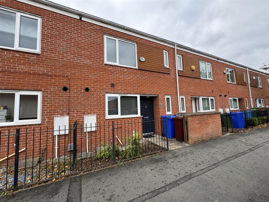 Main image of property: Markfield Avenue, Manchester