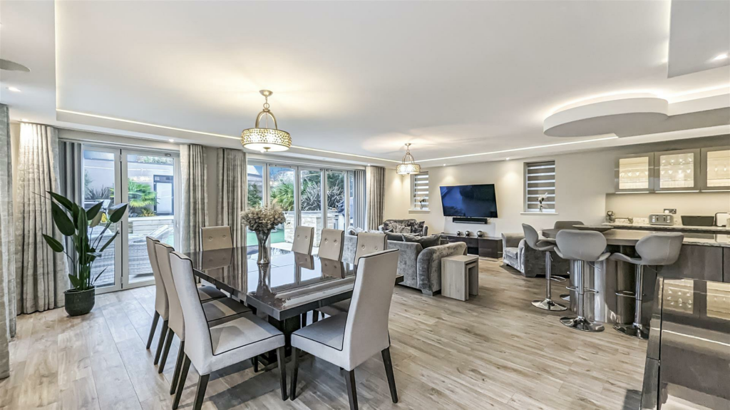 Additional property image - Sherwood Avenue, Whitecliff
