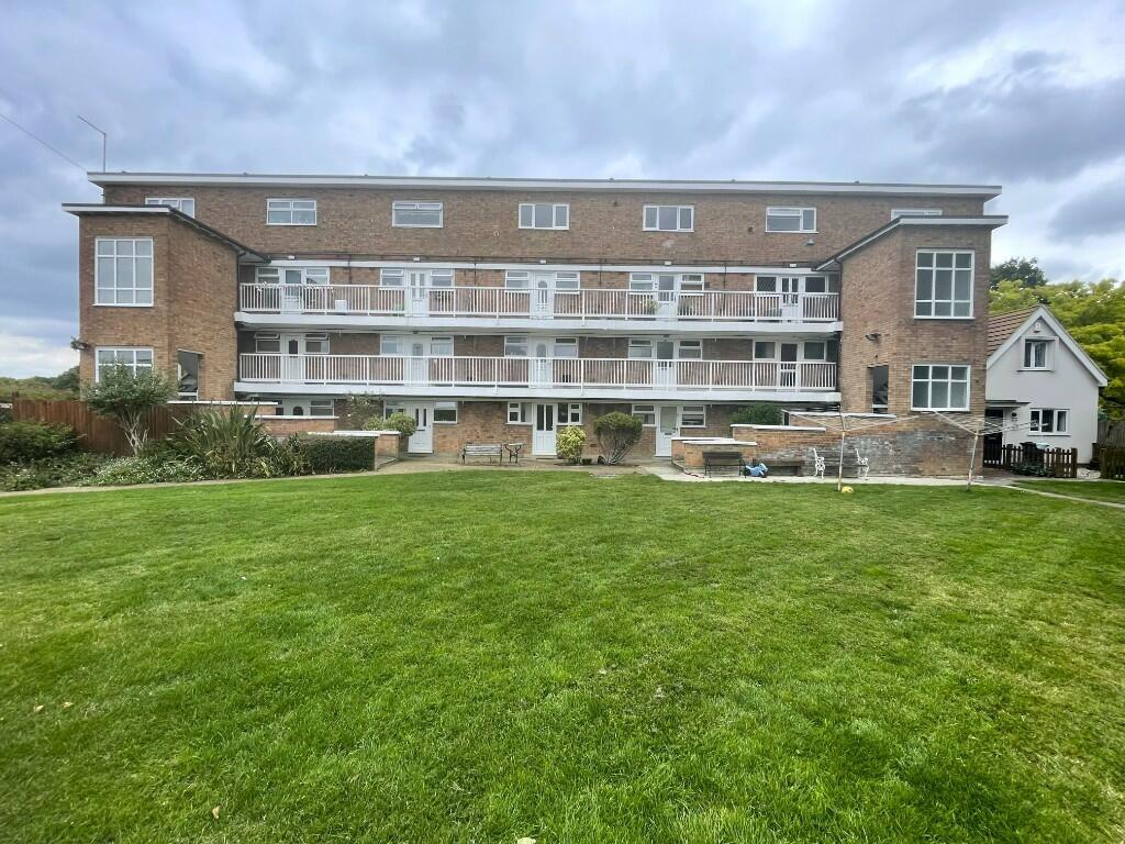 Main image of property: Finches Close, Stanford-Le-Hope, Essex, SS17