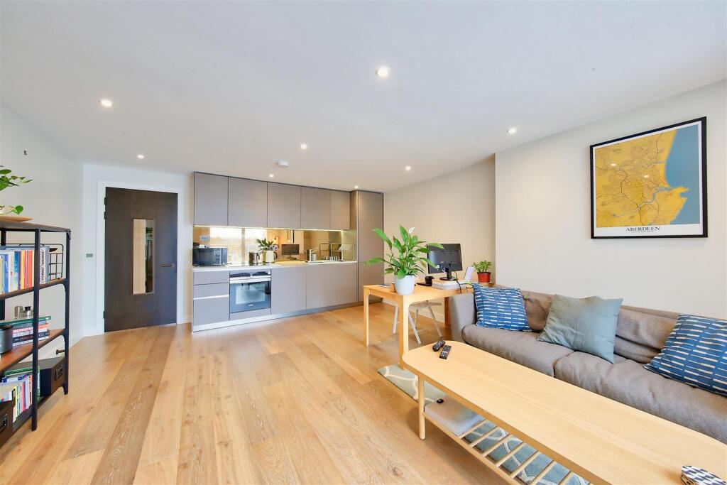 Main image of property: Garratt Lane, Earlsfield, London