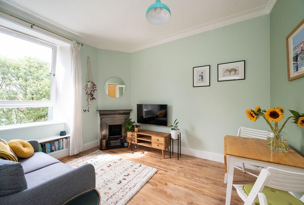 Main image of property: 20/8 Hawthornvale, Edinburgh, EH6 4JL