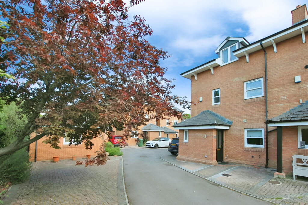 Main image of property: London Road, Charlton Kings, Cheltenham, GL52 6YN