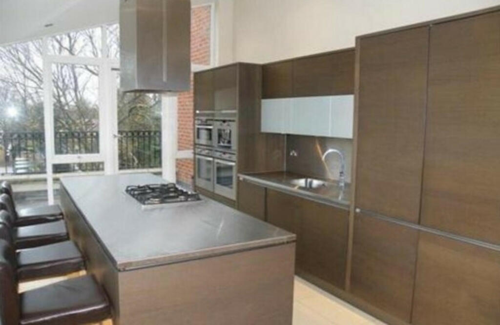 Additional property image - Bloomsbury Mansions, Bromley, BR1 3