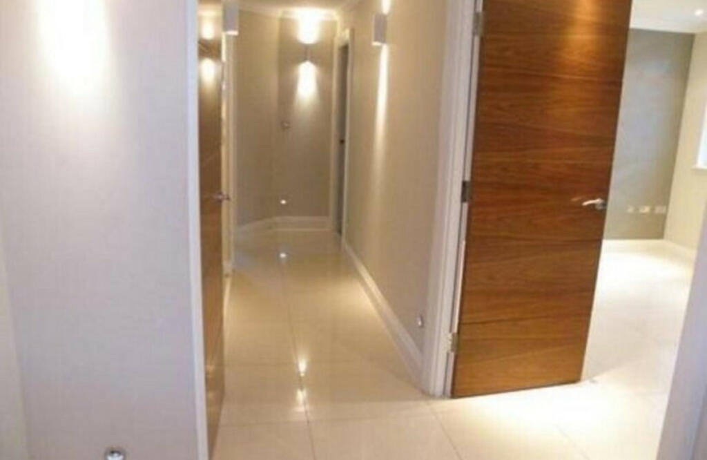 Additional property image - Bloomsbury Mansions, Bromley, BR1 3