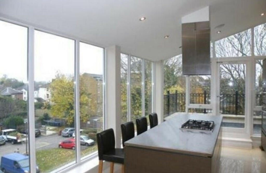 Additional property image - Bloomsbury Mansions, Bromley, BR1 3