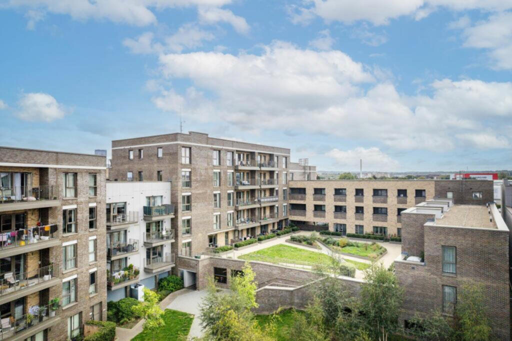 Main image of property: Purley Way, Croydon, CR0 3