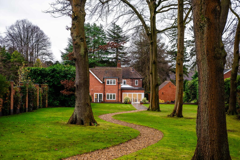 Main image of property: Beechwood Lodge, Hartopp Road, Four Oaks Park, Sutton Coldfield, B74 2RQ