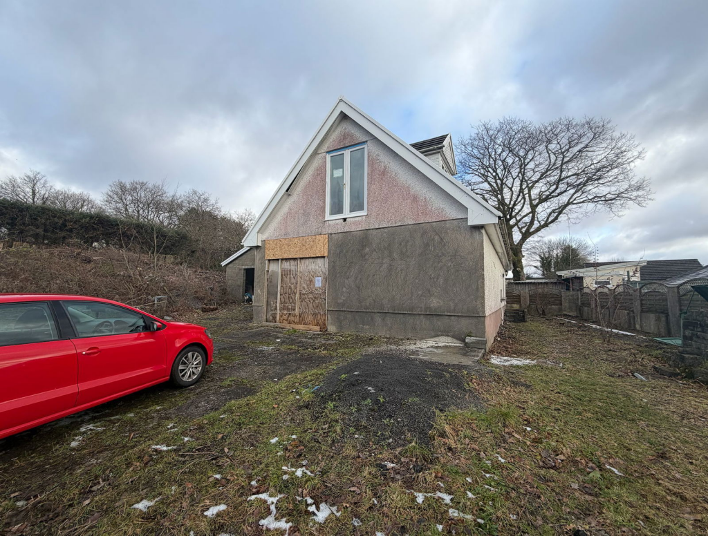 Main image of property: Pantydwr, Llandeilo Road, Upper Brynamman, Ammanford, SA18 1BE