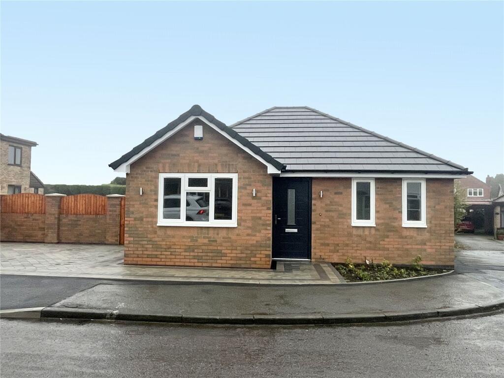 2 bedroom bungalow for rent in Radmore Close, Burntwood, Staffs, WS7