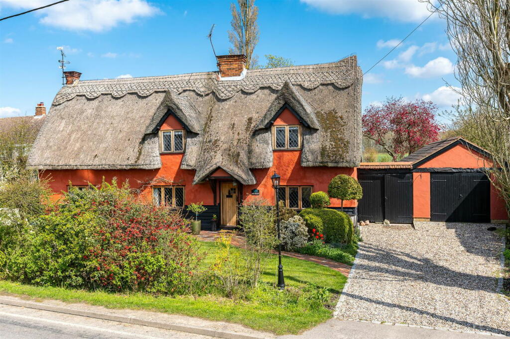 3 bedroom detached house for sale in Willows Green, Chelmsford, CM3