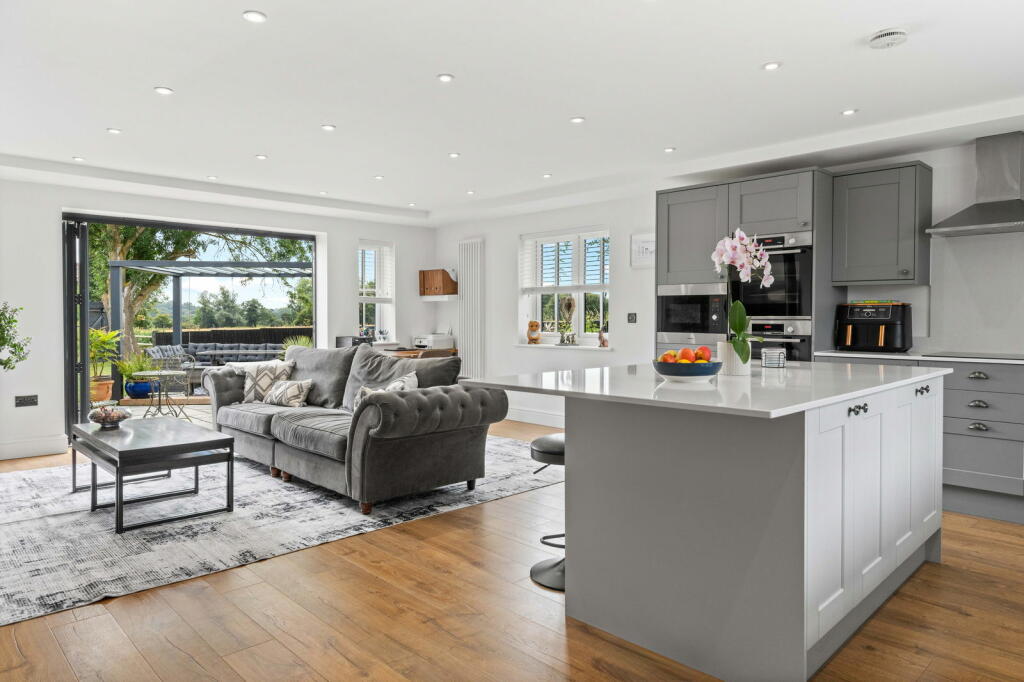 Additional property image - Fyfield Road, Ongar, CM5 0HQ