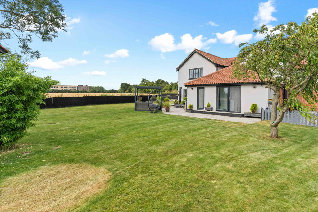 Additional property image - Fyfield Road, Ongar, CM5 0HQ