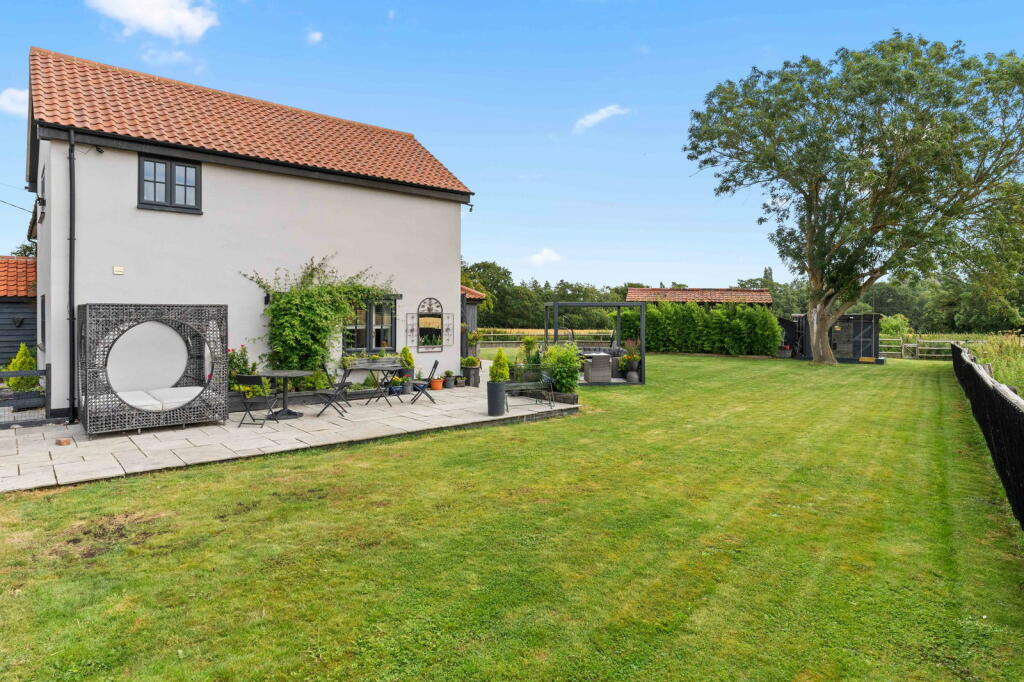Additional property image - Fyfield Road, Ongar, CM5 0HQ
